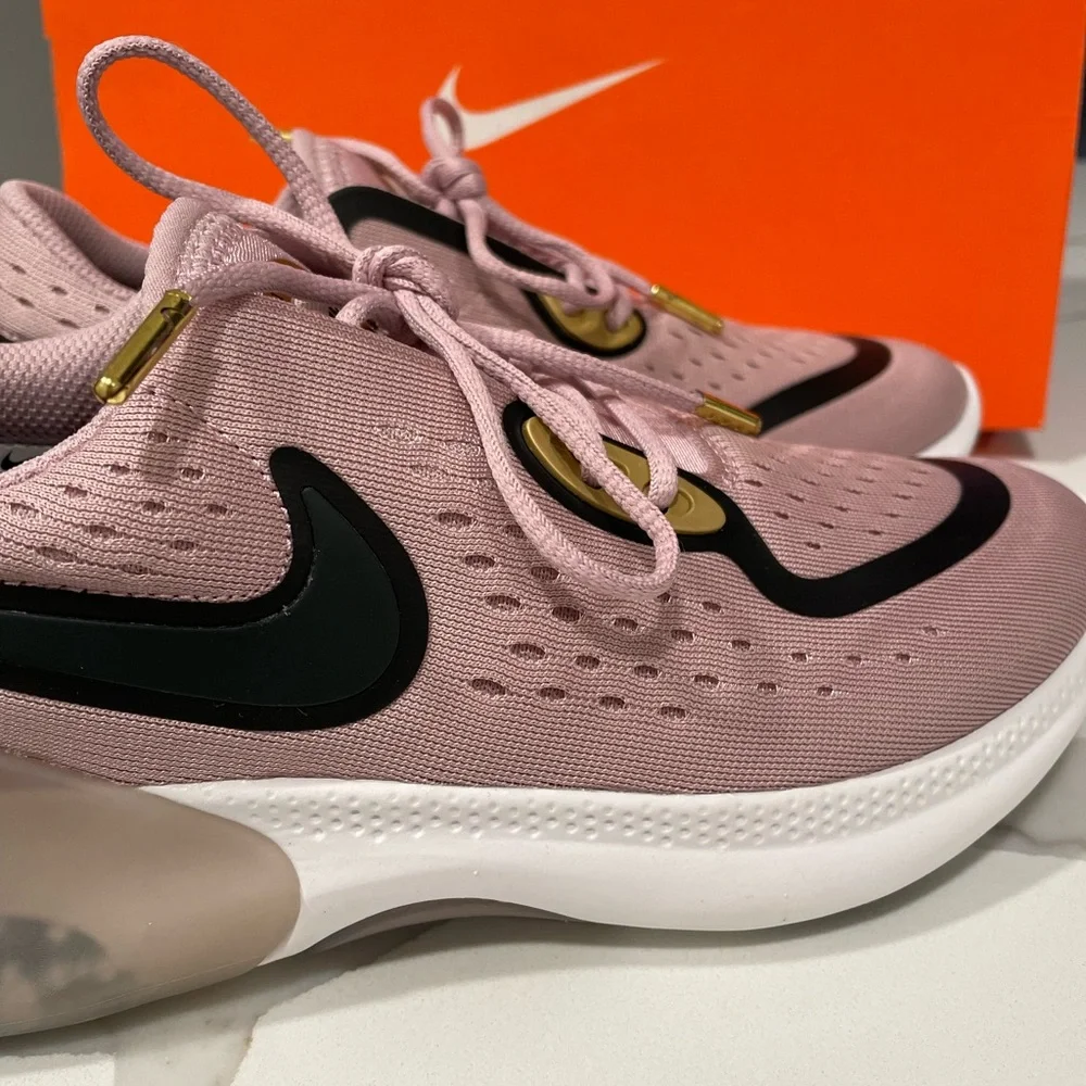 New with box women’s Nike Joyride dual run 6.5 plum chalk/black metallic gold - Picture 8 of 9
